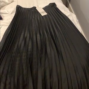 New with tags Zara black pleated skirt